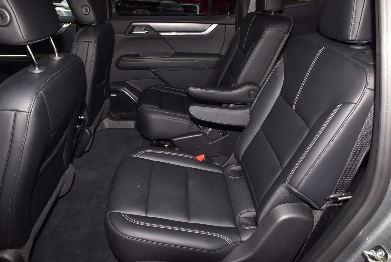 Used 2026 GMC Acadia Elevation w/ Elevation Premium Package FWD image 14