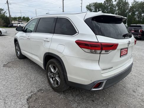Used 2017 Toyota Highlander Limited Platinum FWD image 5