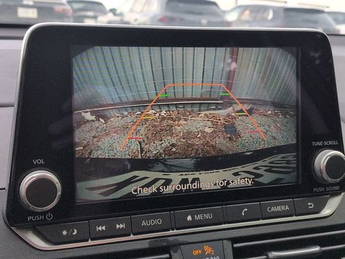 Used 2025 Nissan Altima 2.5 SV FWD image 5