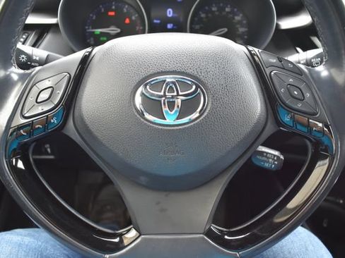 Used 2019 Toyota C-HR XLE FWD image 19