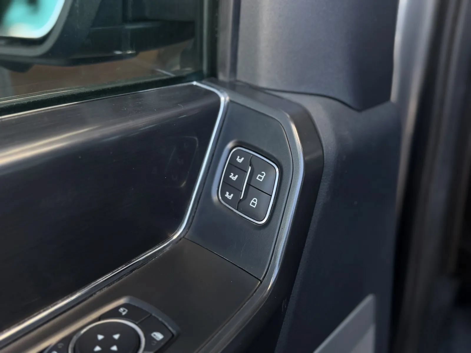 Used 2024 Ford F150 Lariat w/ Bed Utility Package AWD/4WD image 24