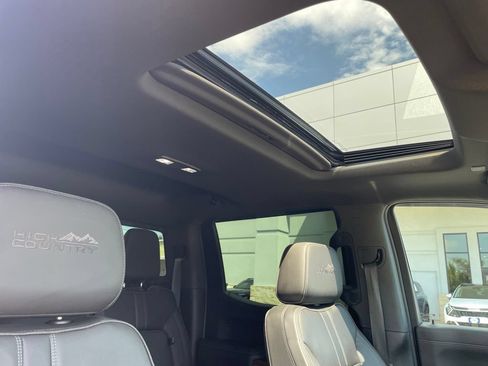 Used 2021 Chevrolet Silverado 1500 High Country w/ Technology Package AWD/4WD image 40
