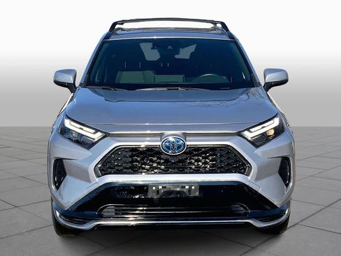 Used 2022 Toyota RAV4 SE w/ Weather & Moonroof Package image 4