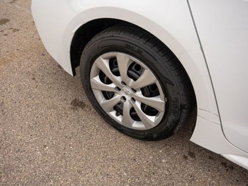 Used 2020 Toyota Corolla LE FWD image 11