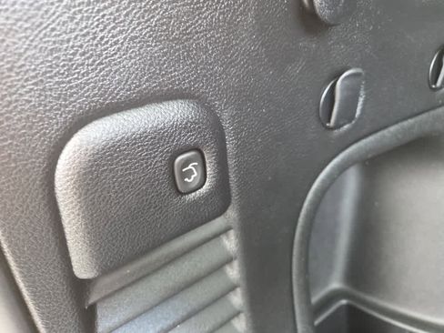 Used 2022 Jeep Grand Cherokee Limited image 11