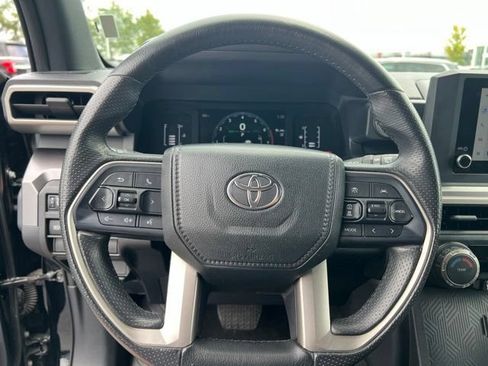 Used 2025 Toyota 4Runner SR5 AWD/4WD image 13