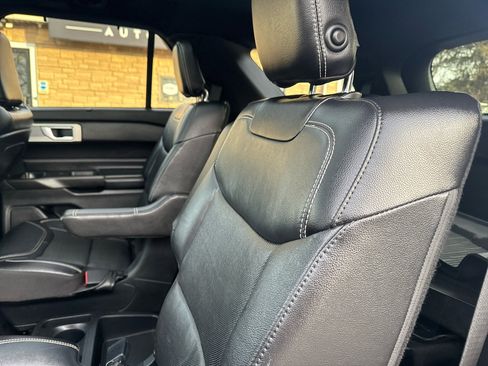 Used 2020 Ford Explorer ST image 39