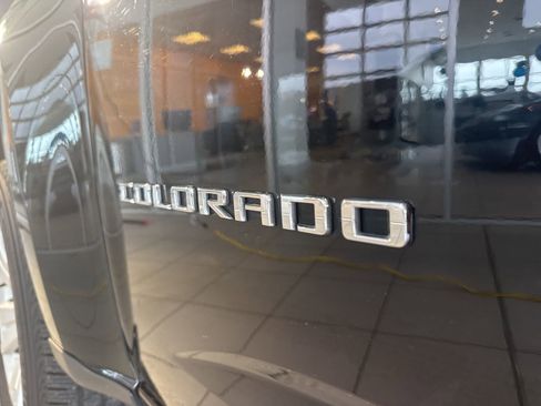 Used 2022 Chevrolet Colorado LT w/ LT Convenience Package image 11