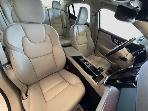 Used 2021 Volvo S60 T6 Momentum image 19