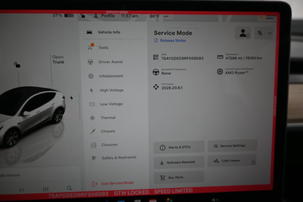 Used 2024 Tesla Model Y 2WD image 31