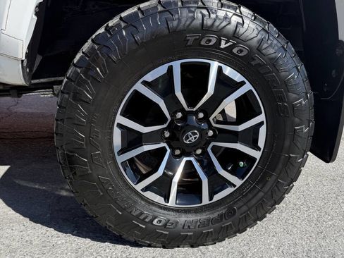 Used 2020 Toyota Tacoma TRD Sport AWD/4WD image 18