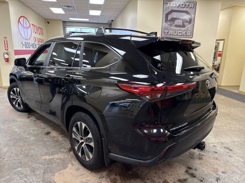Used 2023 Toyota Highlander XLE image 8