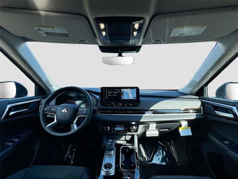 New 2026 Mitsubishi Outlander SE image 23