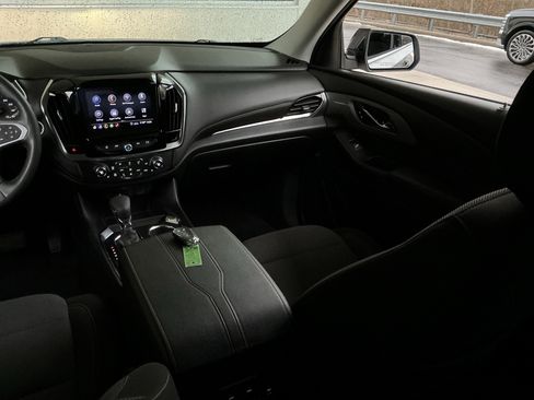 Used 2021 Chevrolet Traverse LT image 16