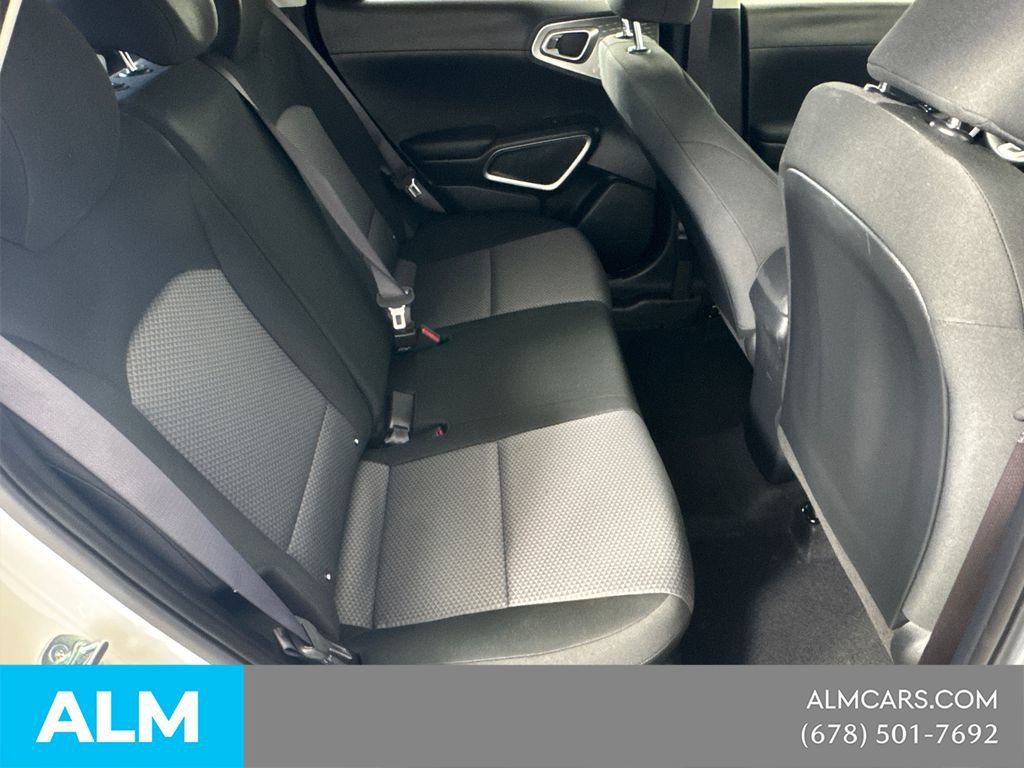 Used 2025 Kia Soul LX w/ LX Technology Package FWD image 18
