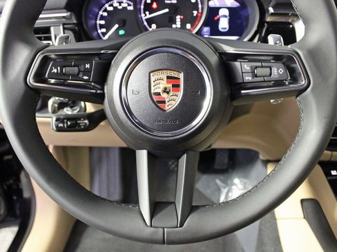 Certified 2025 Porsche Macan image 23