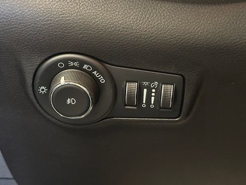 Used 2022 Jeep Compass Limited w/ Sun and Sound Group AWD/4WD image 18