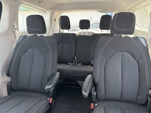 Used 2023 Chrysler Voyager LX FWD image 13