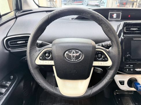 Used 2017 Toyota Prius Four w/ Premium Convenience Package FWD image 13