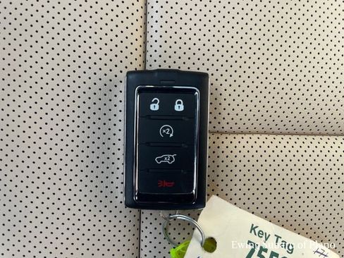 Used 2024 Jeep Grand Cherokee Limited w/ Luxury Tech Group II image 40