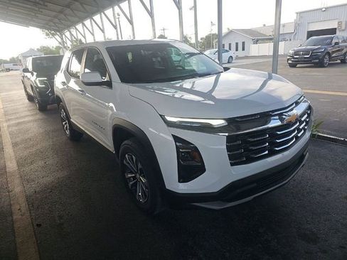 Used 2026 Chevrolet Equinox LT FWD image 4