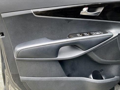Used 2020 Kia Sorento LX image 25