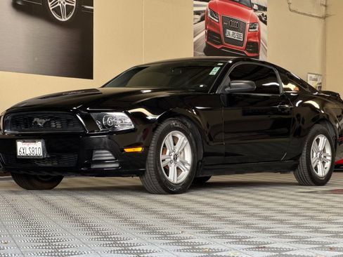 Used 2013 Ford Mustang Coupe RWD image 8