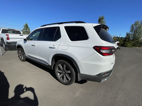 Used 2025 Honda Pilot Elite image 2