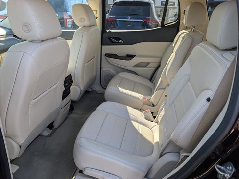 Used 2021 GMC Acadia Denali w/ Denali Ultimate Package image 17