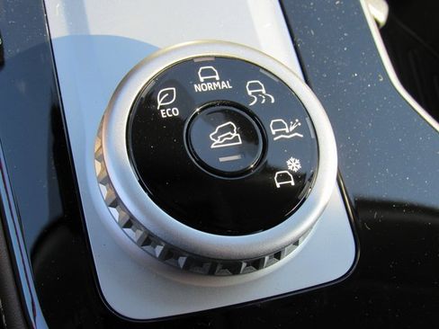 New 2025 Mitsubishi Outlander SE image 20