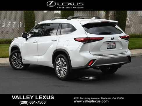 Used 2023 Toyota Highlander Platinum AWD/4WD image 4