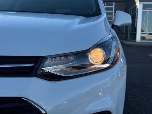 Used 2022 Chevrolet Trax LT w/ Driver Confidence Package image 8