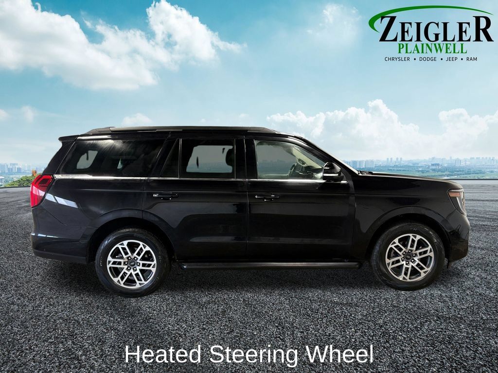 Used 2025 Ford Expedition Active AWD/4WD image 11