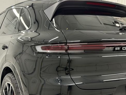 Certified 2024 Porsche Cayenne S AWD/4WD image 18