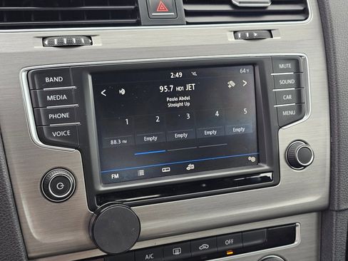 Used 2017 Volkswagen Golf S image 7