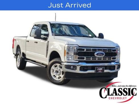 Used 2025 Ford F250 XLT w/ FX4 Off-Road Package image 3