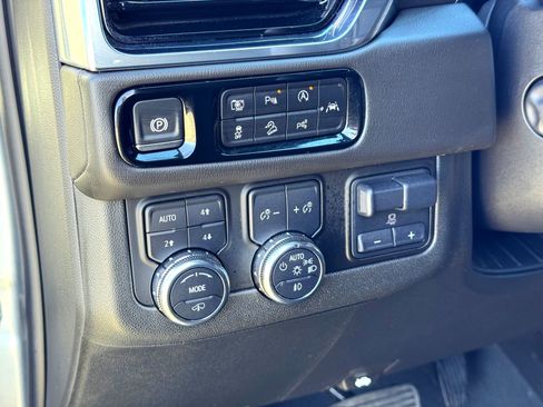 Used 2025 GMC Yukon XL Denali w/ Denali Reserve Package image 15