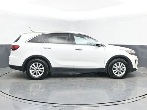Used 2019 Kia Sorento LX image 11