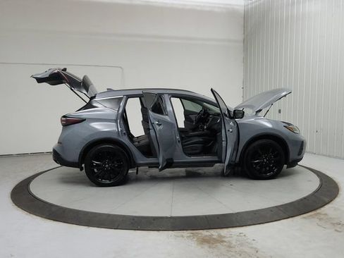 Used 2023 Nissan Murano SV w/ SV Midnight Edition Package FWD image 17