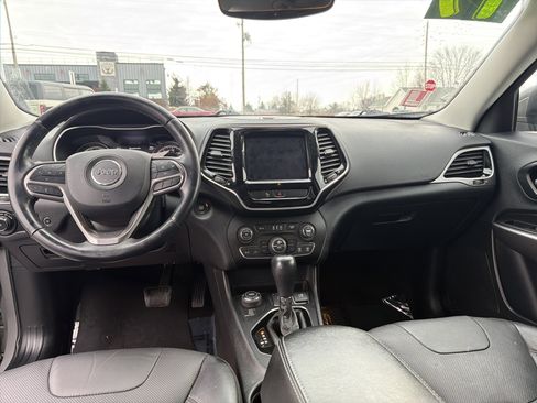 Used 2019 Jeep Cherokee Limited image 14