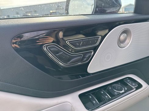 Used 2025 Lincoln Aviator Reserve w/ Equipment Group 201A image 7