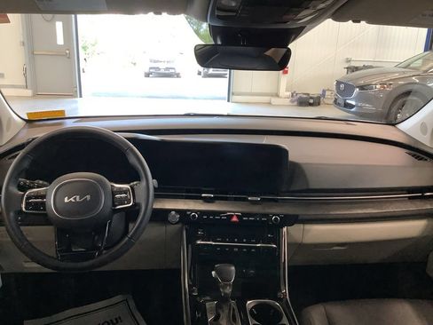 Certified 2024 Kia Carnival SX FWD image 6