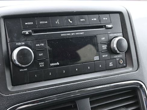 Used 2013 Dodge Grand Caravan SE FWD image 10