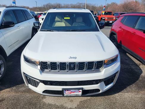 New 2026 Jeep Grand Cherokee Limited w/ Luxury Tech Group II AWD/4WD image 2