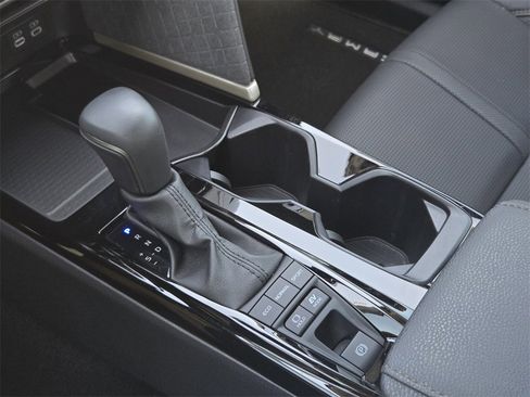 Used 2025 Toyota Camry XLE w/ Premium Plus Package image 22