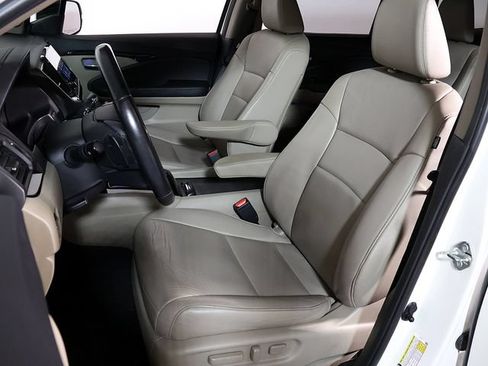 Used 2019 Honda Pilot Touring image 4