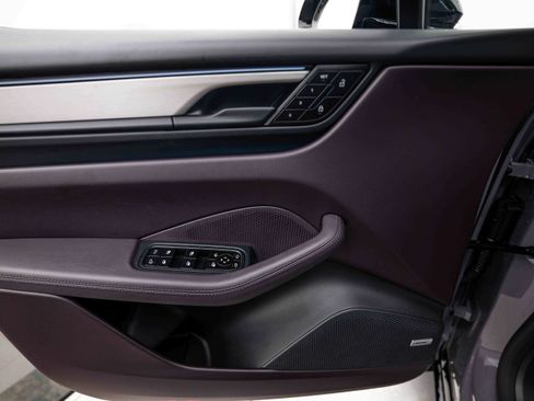 Certified 2025 Porsche Macan Turbo Electric AWD/4WD image 16