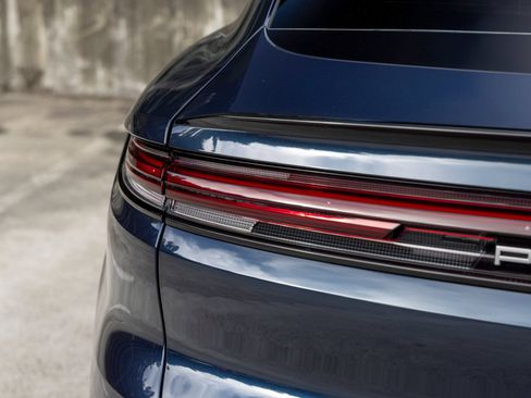 Certified 2025 Porsche Cayenne Coupe AWD/4WD image 18