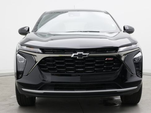 Used 2025 Chevrolet Trax RS w/ Sunroof Package FWD image 2
