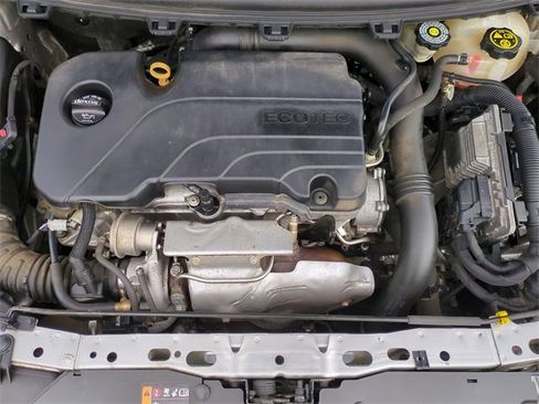 Certified 2018 Chevrolet Cruze LT w/ Sun And Sound Package image 30